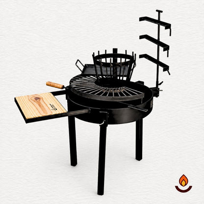 Fogón Criollo 60 de hierro con parrilla circular, cruz con ganchos y tabla de madera lateral